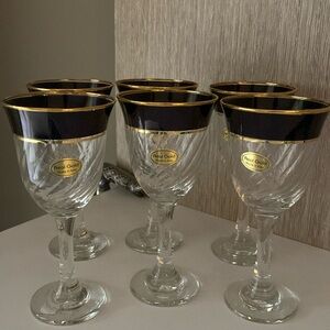 Art Decor Crystal Wine Glass with Black Gold wide band
Real Gold